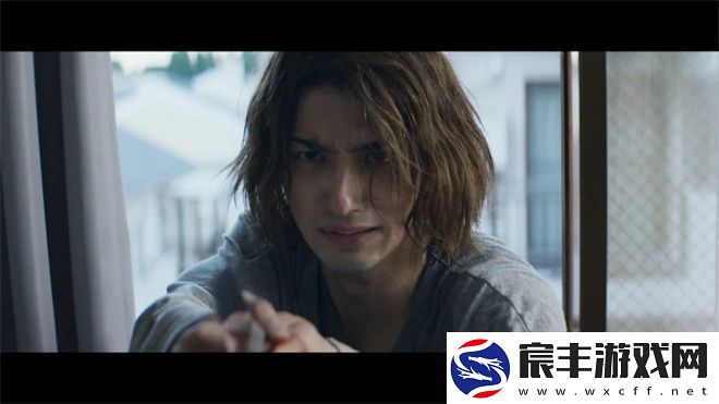 真实身份曝剧照：横滨流星与警察紧张对峙