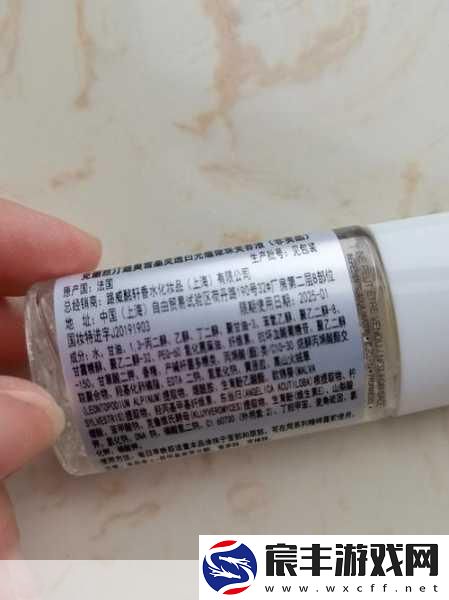 亚洲国产精华液久久：持久焕发肌肤光彩的精华液-尽享青春之美