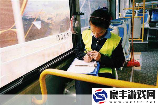 小镇公交车20cm售票员：小镇公交车售票员身高20cm-服务温暖每一程