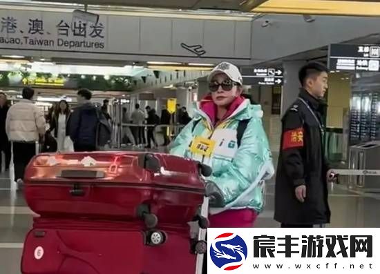 74岁刘晓庆现身机场-与向太、蔡明一同参加综艺