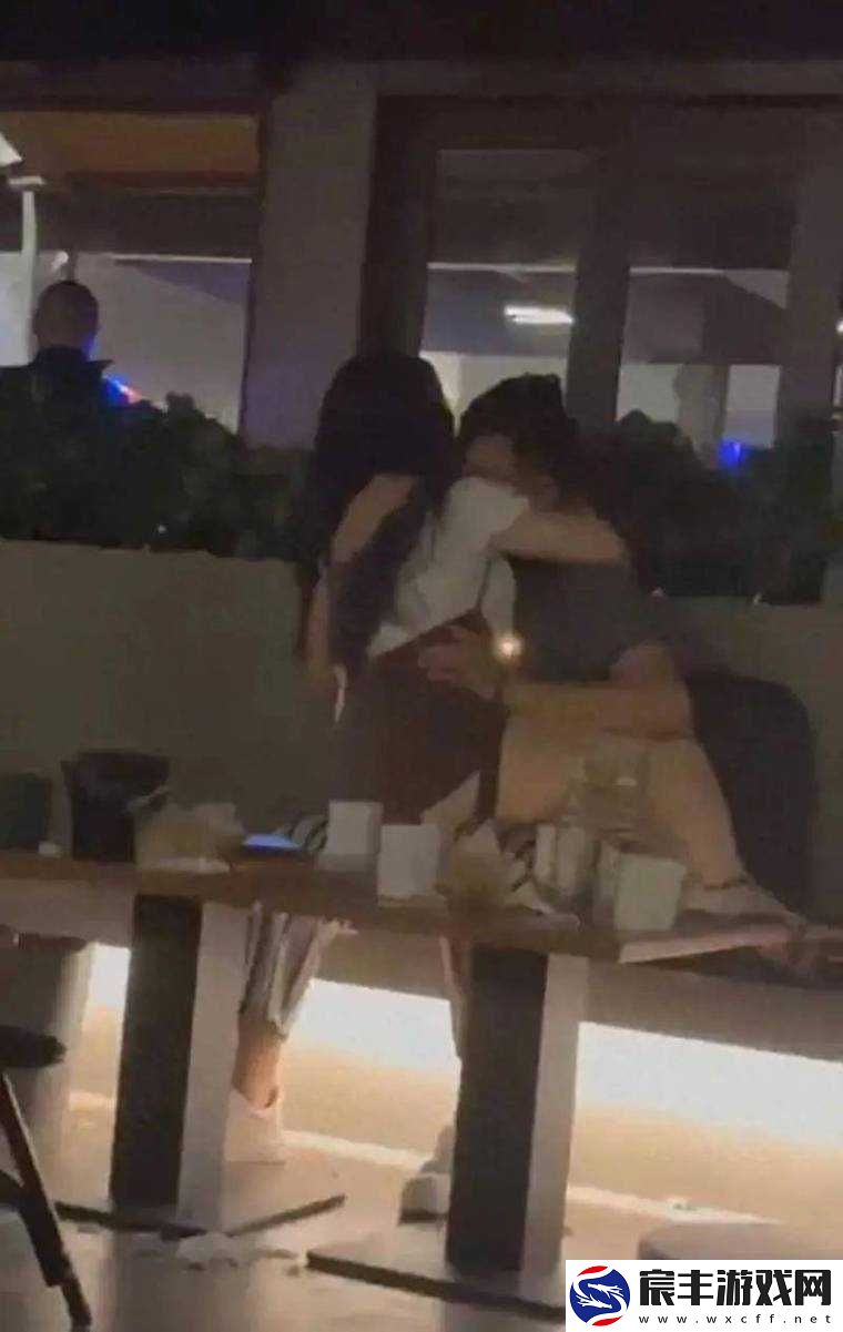 男女激情缠绵：情到深处难自禁